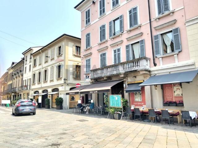 Locale Commerciale in vendita a Centro, Monza