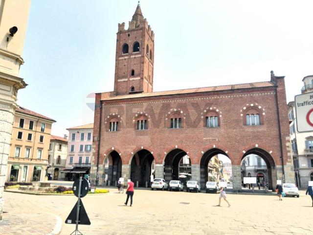 Locale Commerciale in vendita a Centro, Monza