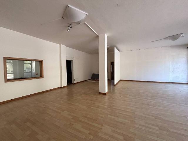 Locale Commerciale in vendita a Comunità della Vallagarina, Mori