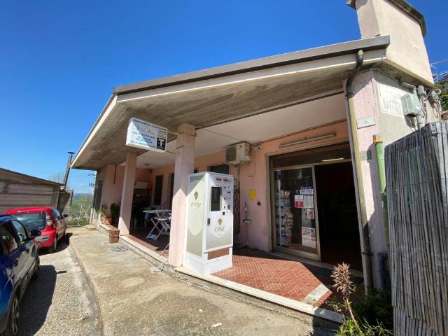 Locale Commerciale in vendita a Moscufo, Abruzzo