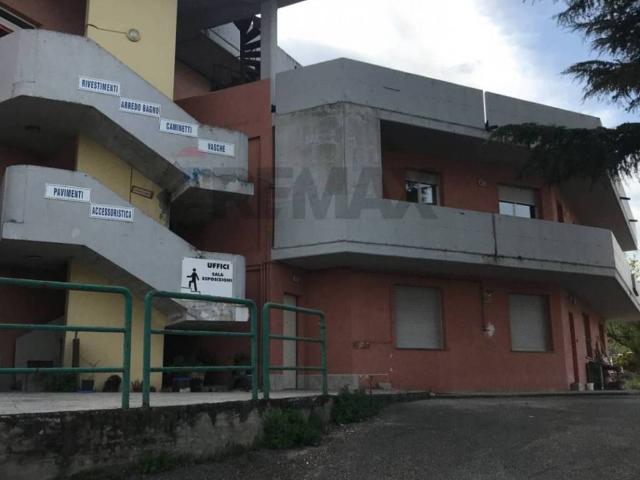 Locale Commerciale in vendita a Moscufo, Abruzzo