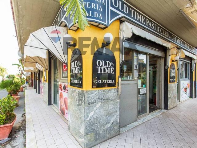 Locale Commerciale in vendita a Motta Sant'anastasia, Sicilia