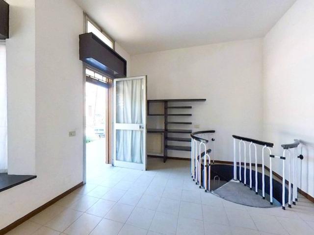 Locale Commerciale in vendita a San Martino, Mozzate