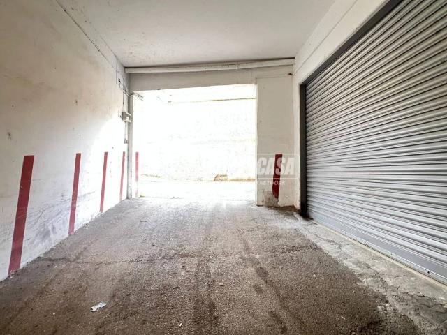 Locale Commerciale in vendita a Municipalità 10, Campania