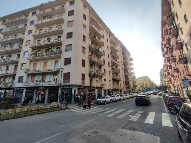 Locale Commerciale in vendita a Municipalità 5, Campania