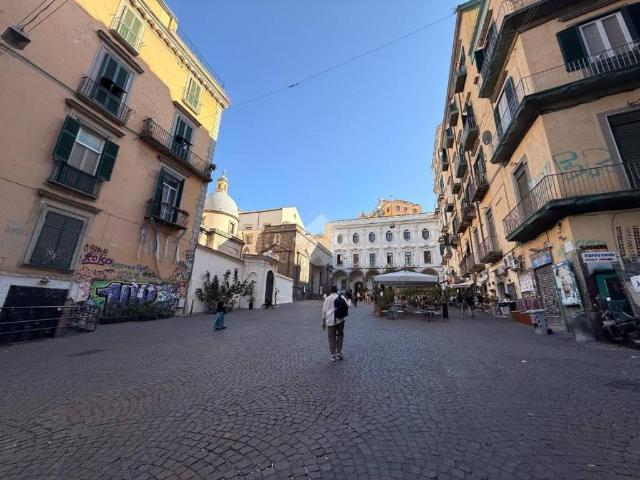 Locale Commerciale in vendita a Municipalità 2, Campania