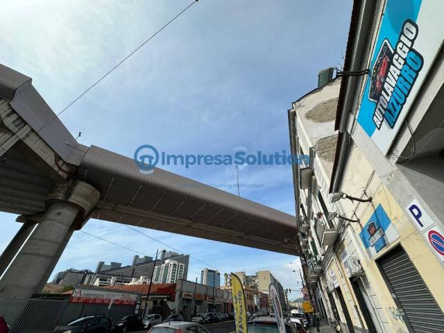 Locale Commerciale in vendita a Municipalità 4, Campania