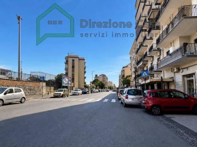 Locale Commerciale in vendita a Municipalità 10, Campania