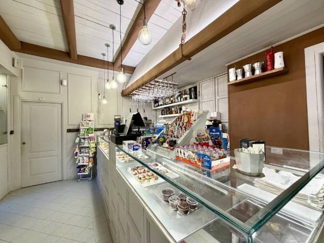 Locale Commerciale in vendita a Municipalità 3, Campania