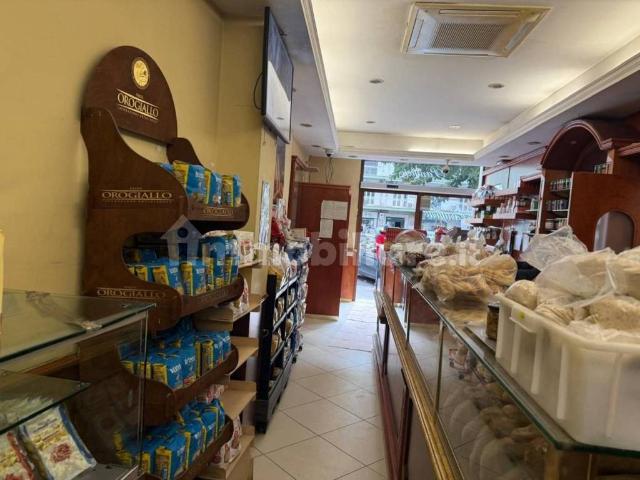 Locale Commerciale in vendita a Municipalità 10, Campania