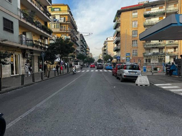 Locale Commerciale in vendita a Camaldoli, Campania