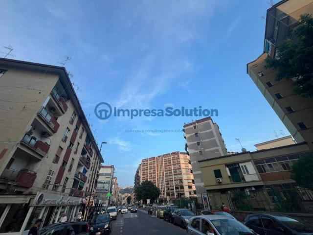 Locale Commerciale in vendita a Municipalità 10, Campania