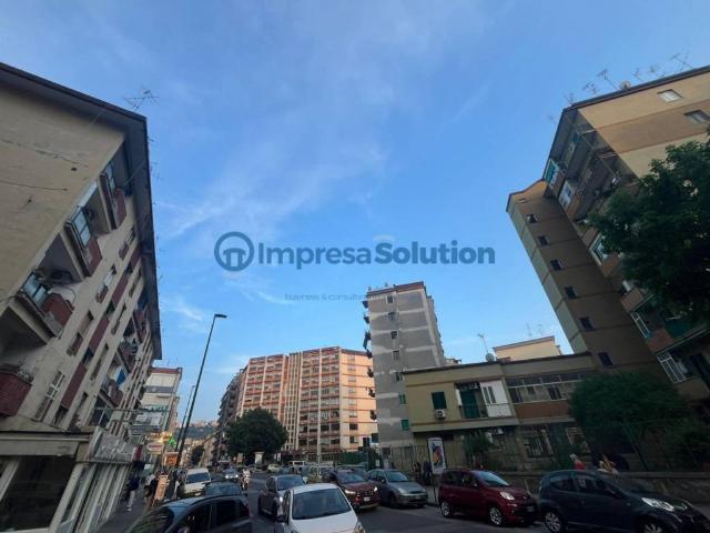 Locale Commerciale in vendita a Municipalità 10, Campania