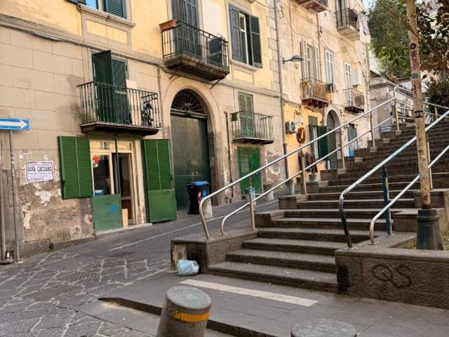 Locale Commerciale in vendita a Municipalità 2, Campania