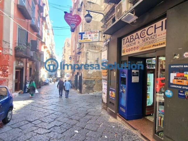 Locale Commerciale in vendita a Municipalità 1, Campania