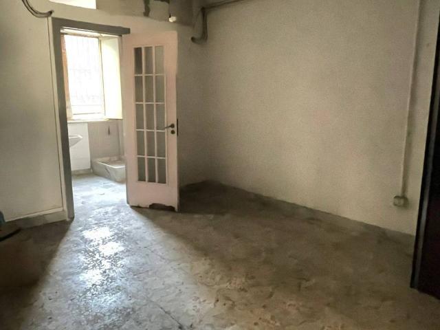 Locale Commerciale in vendita a Municipalità 8, Piscinola