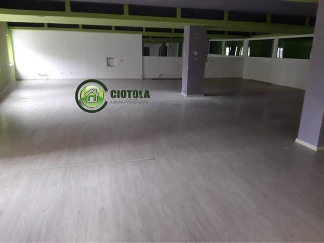 Locale Commerciale in vendita a Municipalità 9, Campania