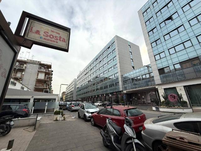 Locale Commerciale in vendita a Municipalità 10, Campania