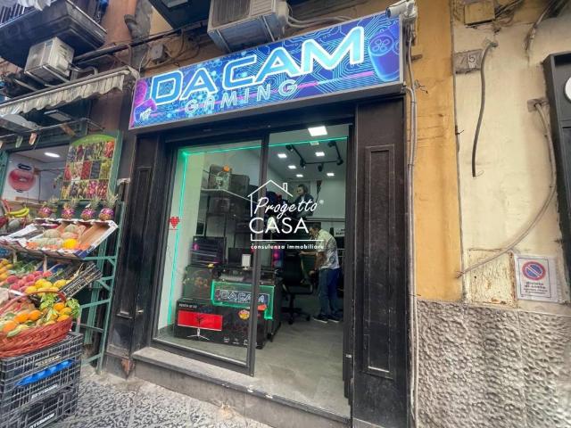 Locale Commerciale in vendita a Municipalità 2, Campania