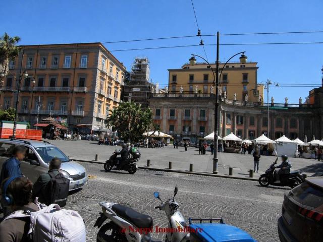 Locale Commerciale in vendita a Municipalità 2, Campania