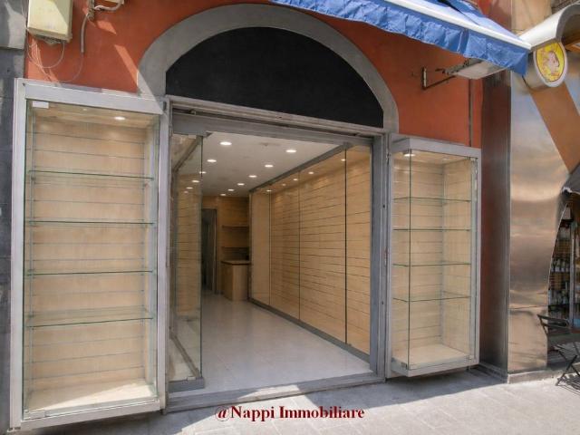 Locale Commerciale in vendita a Municipalità 2, Campania