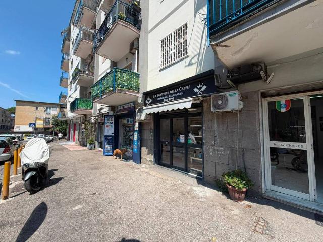 Locale Commerciale in vendita a Municipalità 10, Campania