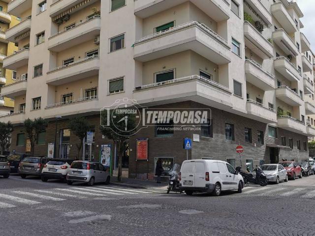 Locale Commerciale in vendita a Municipalità 1, Napola