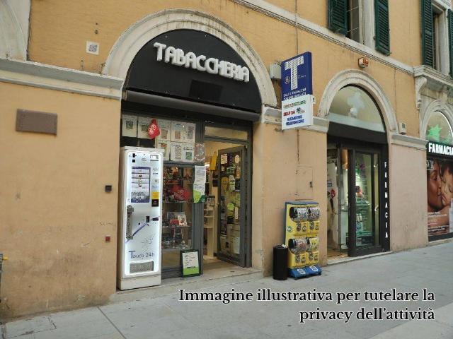 Locale Commerciale in vendita a Capodimonte, Napoli