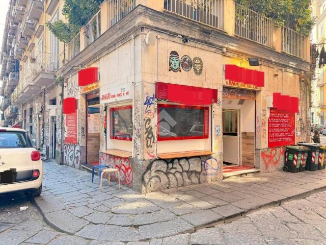 Locale Commerciale in vendita a Municipalità 2, Campania