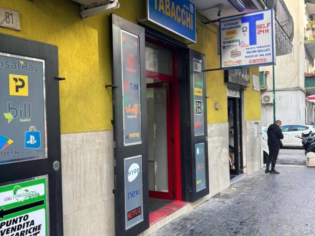 Locale Commerciale in vendita a Municipalità 7, Campania