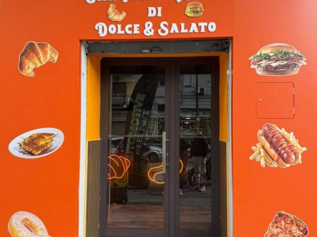 Locale Commerciale in vendita a Municipalità 4, Campania