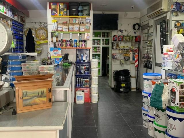 Locale Commerciale in vendita a Santa Croce, Campania
