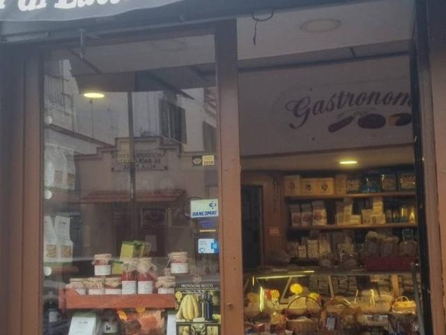 Locale Commerciale in vendita a Municipalità 5, Campania