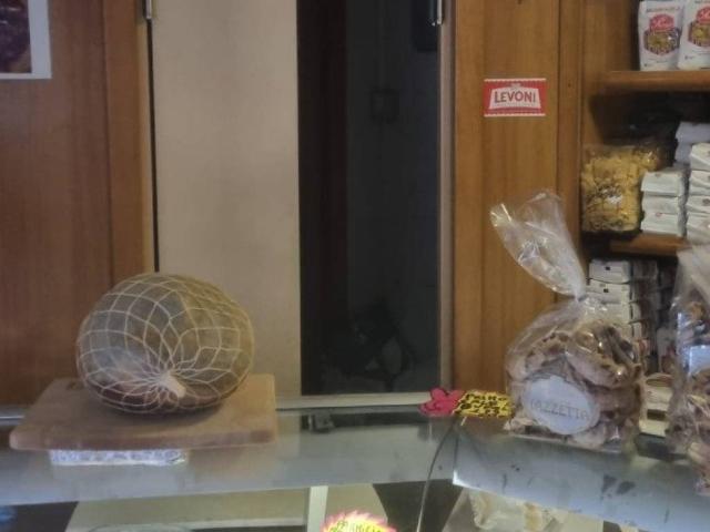 Locale Commerciale in vendita a Municipalità 5, Campania