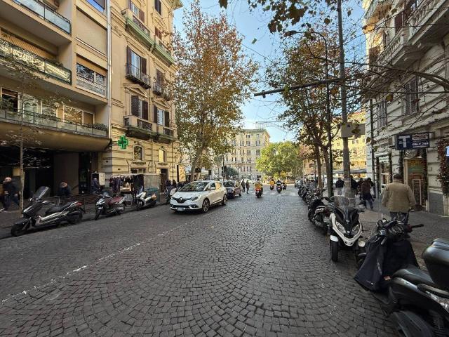 Locale Commerciale in vendita a Municipalità 5, Campania
