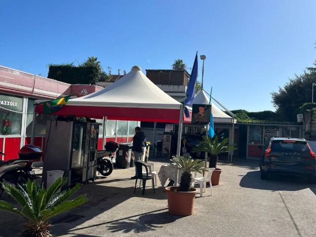 Locale Commerciale in vendita a Municipalità 1, Napola