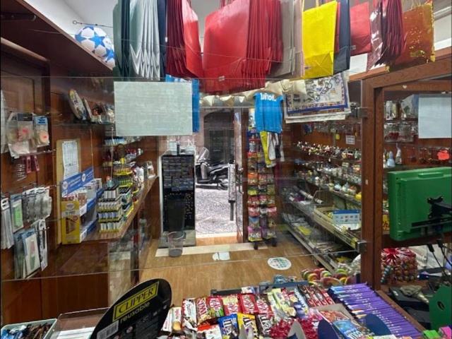 Locale Commerciale in vendita a Municipalità 1, Campania