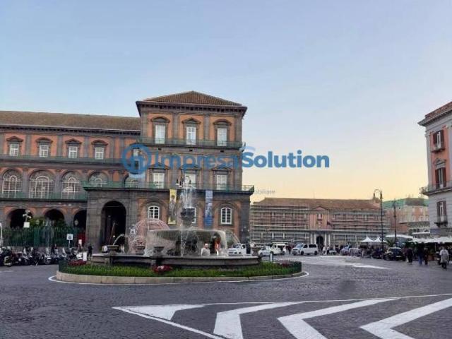 Locale Commerciale in vendita a Municipalità 1, Campania