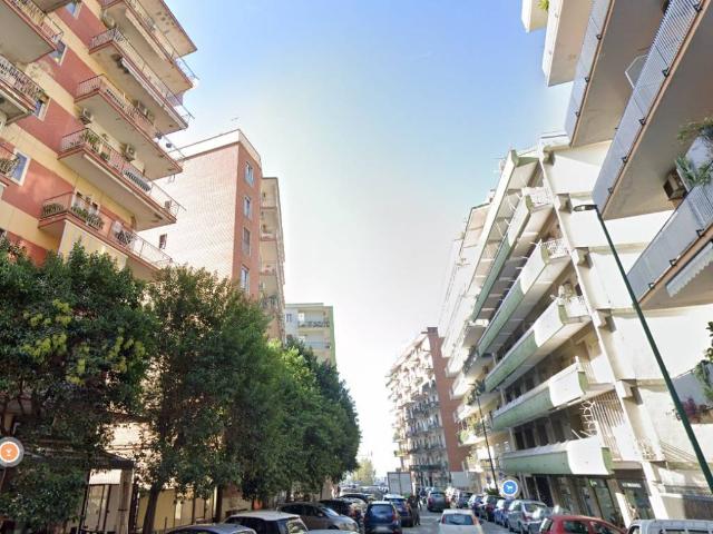 Locale Commerciale in vendita a Vomero, Napoli