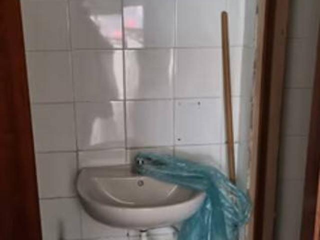 Locale Commerciale in vendita a Fuorigrotta, Napoli