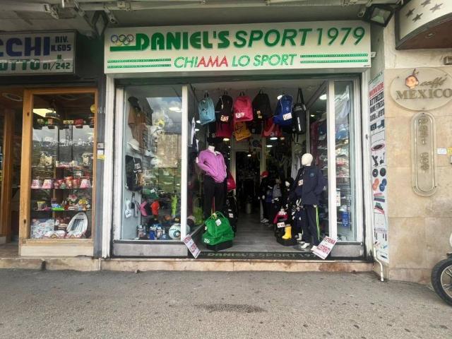 Locale Commerciale in vendita a Camaldoli, Pianura
