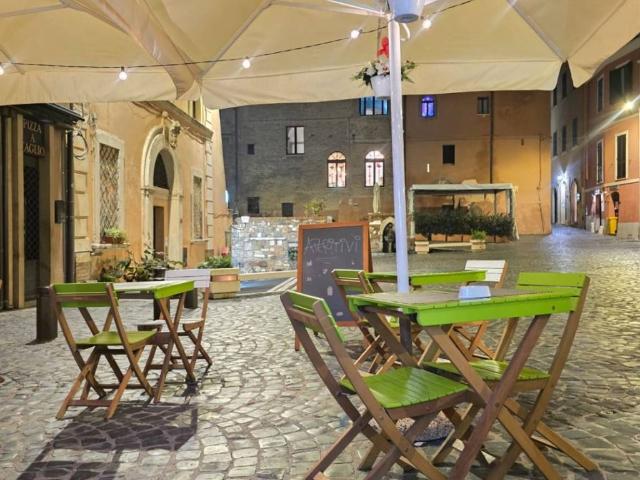 Locale Commerciale in vendita a Borgo Medievale, Roma Capitale
