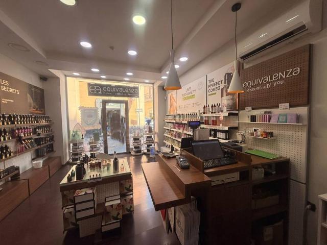 Locale Commerciale in vendita a Cicalesi, Nocera Inferiore