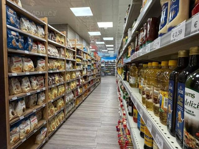 Locale Commerciale in vendita a Puglia, Bari