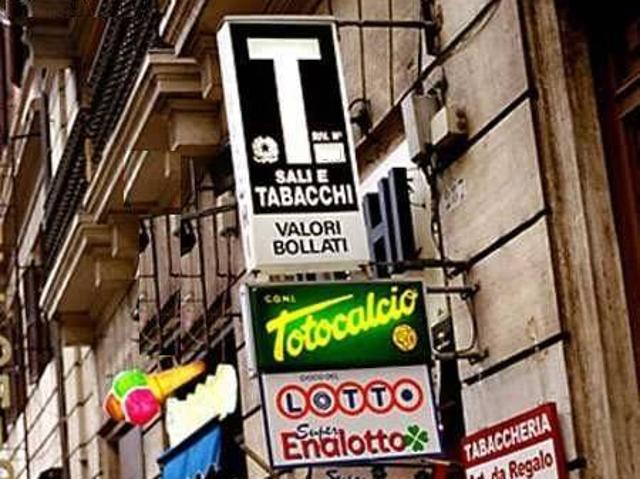 Locale Commerciale in vendita a Nova Milanese, Monza e della Brianza