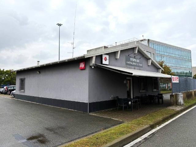 Locale Commerciale in vendita a Piemonte, Novara