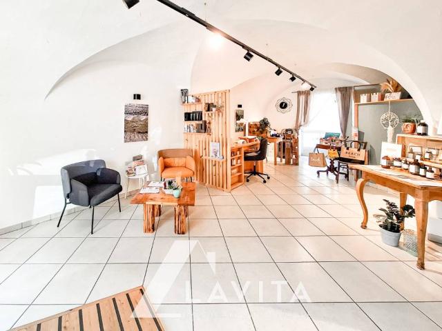 Locale Commerciale in vendita a Überetsch-Unterland - Oltradige-Bassa Atesina, Ora