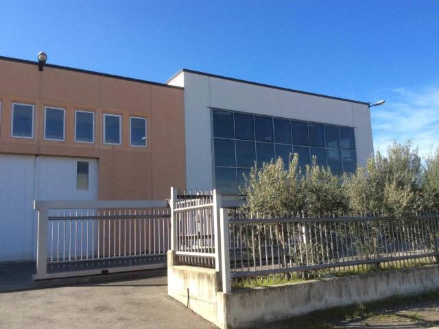 Locale Commerciale in vendita a Orbetello, Toscana