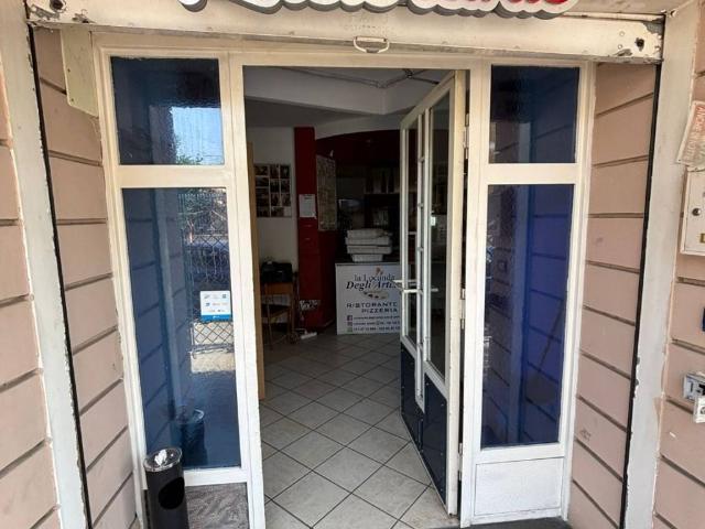 Locale Commerciale in vendita a Casapozzano, Orta Di Atella