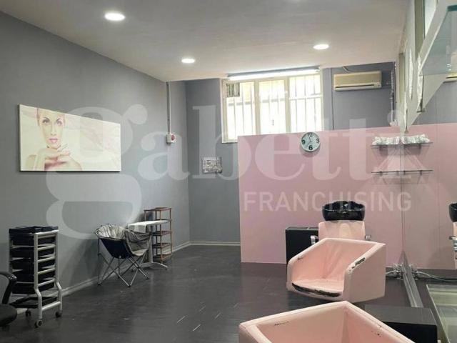 Locale Commerciale in vendita a Orta Di Atella, Campania